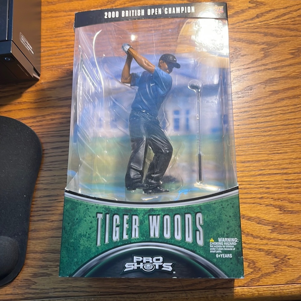 Tiger Woods 2000 British Open Champion Figurine